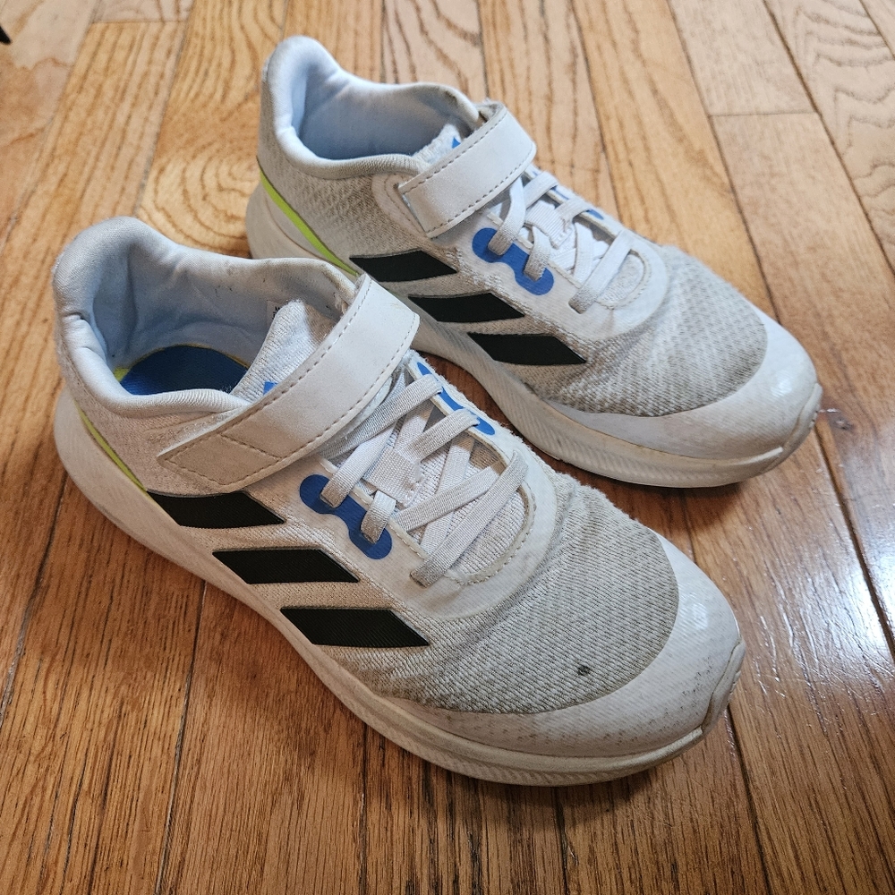 Boys sneakers